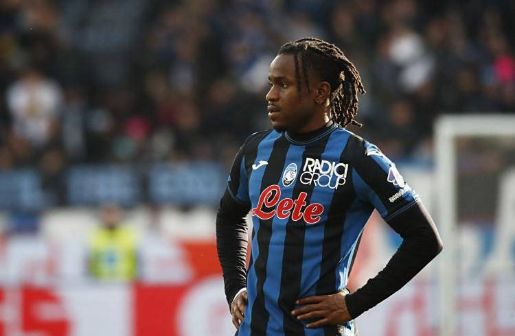 意甲最新动向：穆里尼奥介入恰尔汗奥卢转会，米兰有意埃斯图皮尼安接班特奥